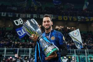 意媒：恰尔汗奥卢基本上确定留在国米，在齐沃手下将扮演新的角色