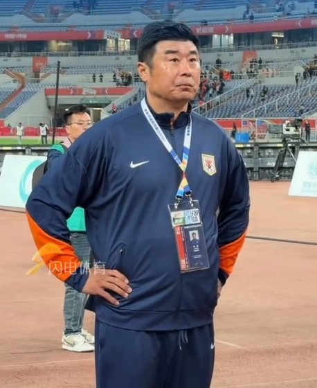 泰山队遭遇两连败，赛后谢场韩鹏一脸严肃